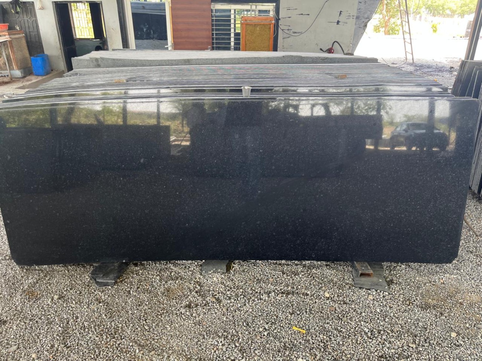 R Black Granite
